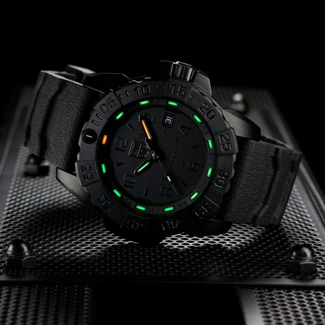 Luminox Men's Sea Turtle 0300 Series Blackout Watch : Amazon.in: Fashion